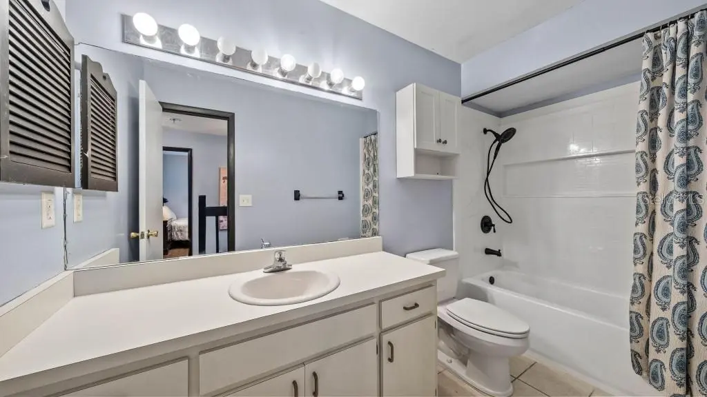 2907 W TRILBY AVENUE, TAMPA, FL, photo 7 of 25