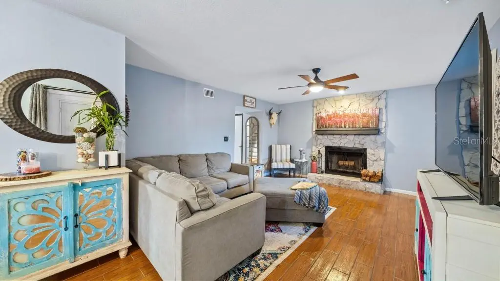 2907 W TRILBY AVENUE, TAMPA, FL, photo 12 of 25