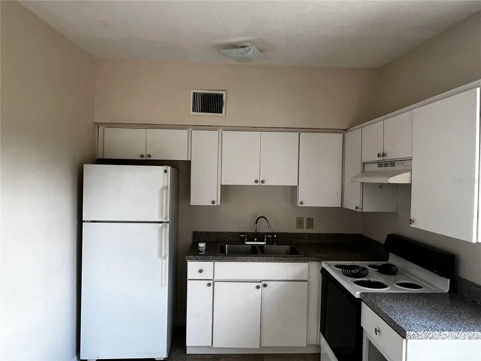 1105 BRIARWOOD ROAD, BRANDON, FL, photo 6 of 17