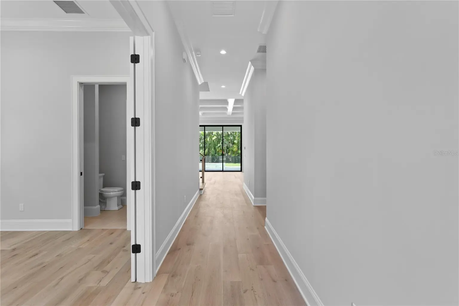 Bayshore Beautiful home, photo 6 of 8
