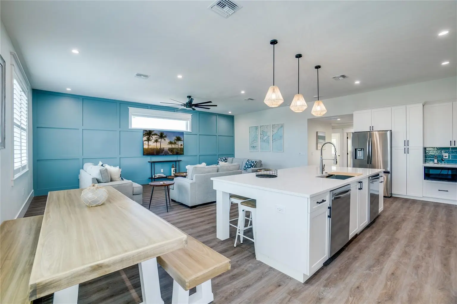 2102 AVENUE B, BRADENTON BEACH, FL, photo 11 of 71