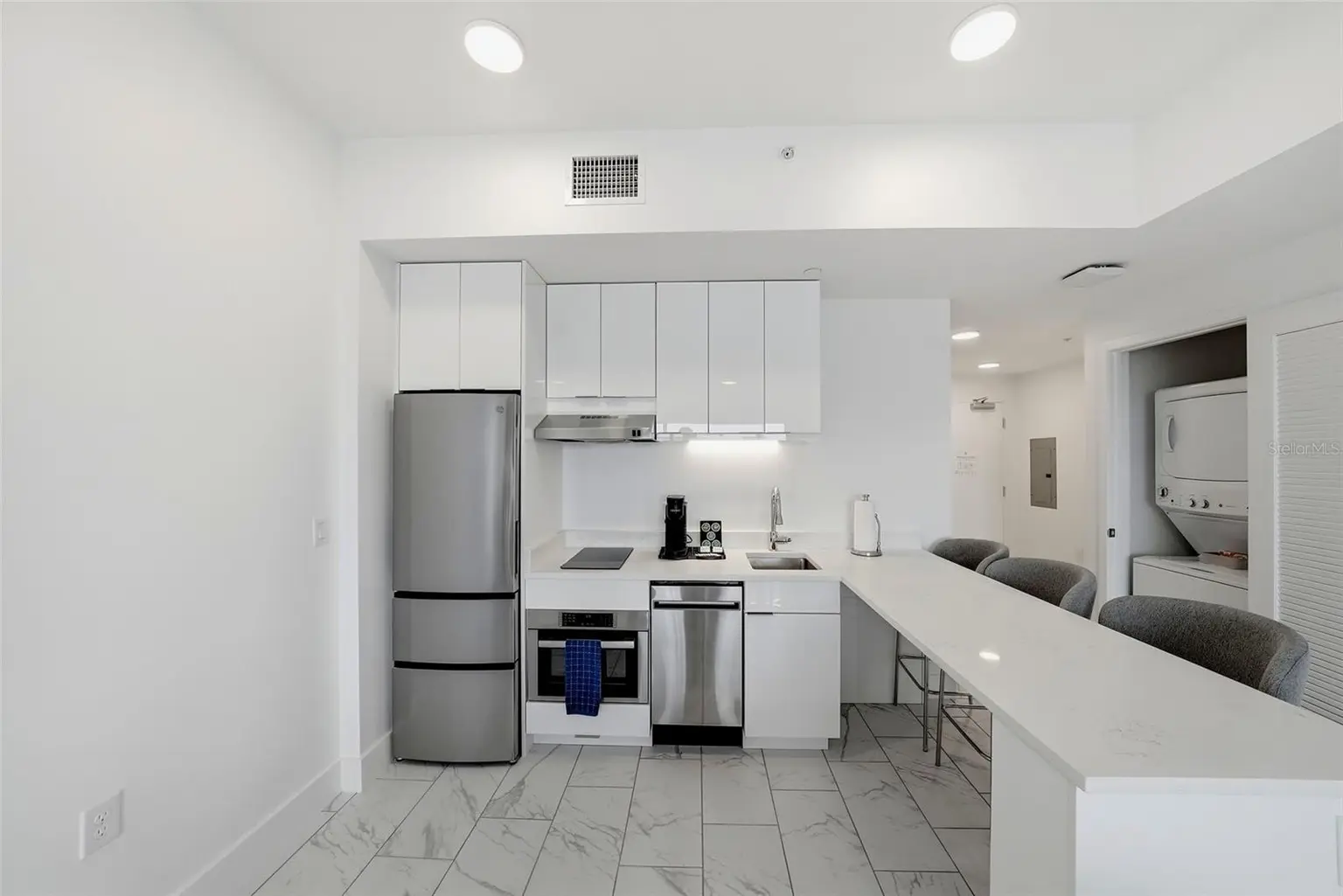 411 E SHORE DRIVE #313, CLEARWATER BEACH, FL, photo 2 of 19