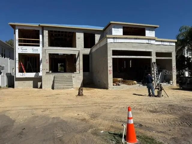 Bayshore Estates home, photo 4 of 8