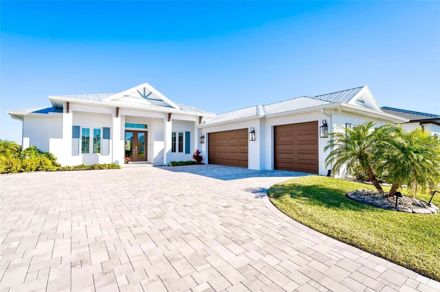 Sanctuary Cove home, photo 2 of 8