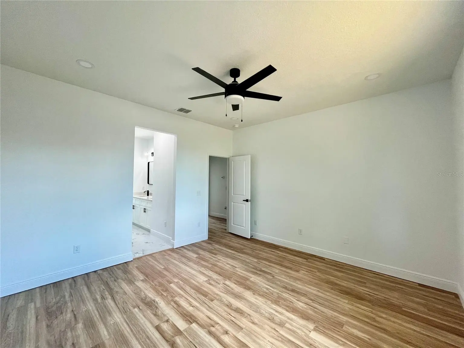 8112 N GREENWOOD AVENUE, TAMPA, FL, photo 8 of 12