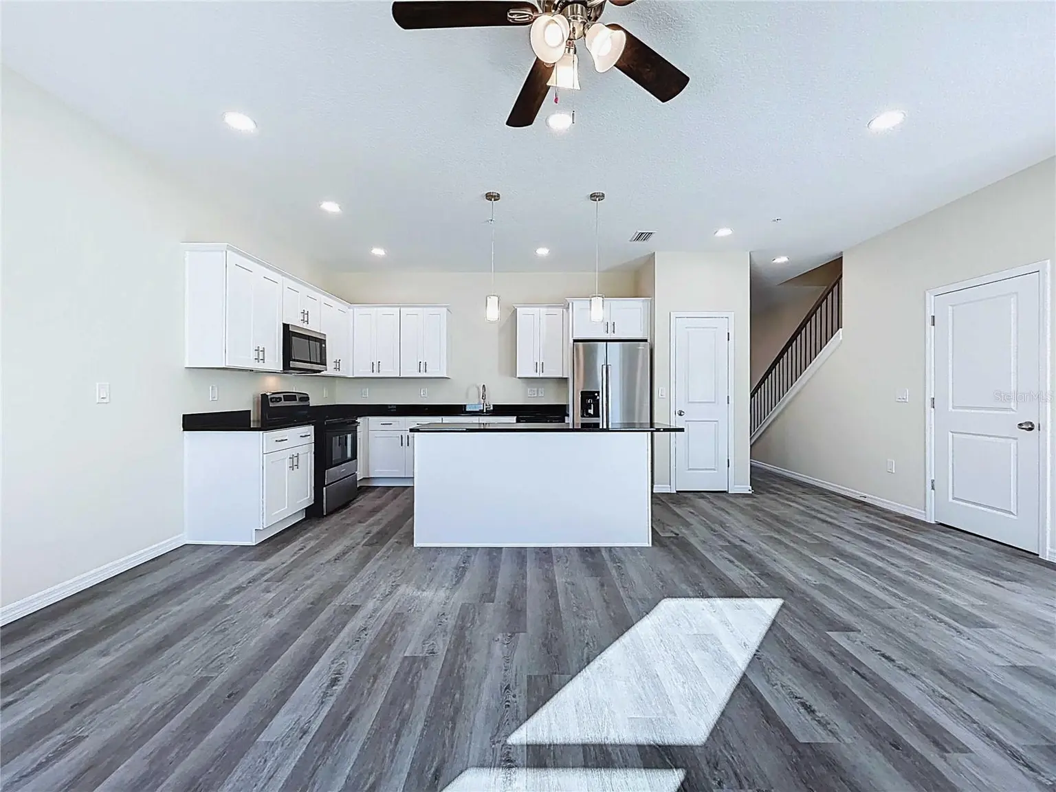 4368 CAMBIO GARDENS COURT, TAMPA, FL, photo 9 of 66