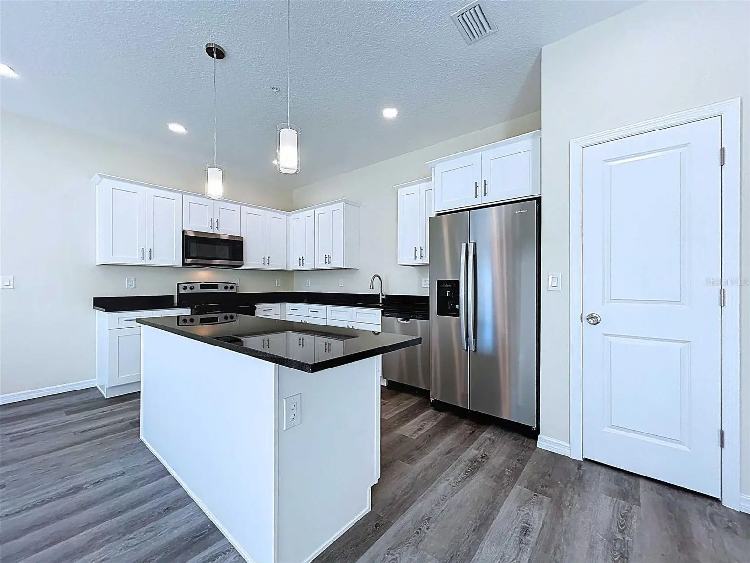 4370 CAMBIO GARDENS COURT, TAMPA, FL, photo 5 of 85