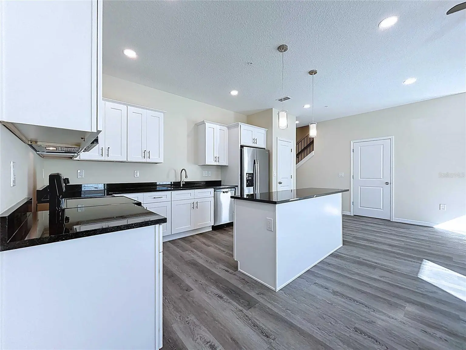 4370 CAMBIO GARDENS COURT, TAMPA, FL, photo 6 of 85