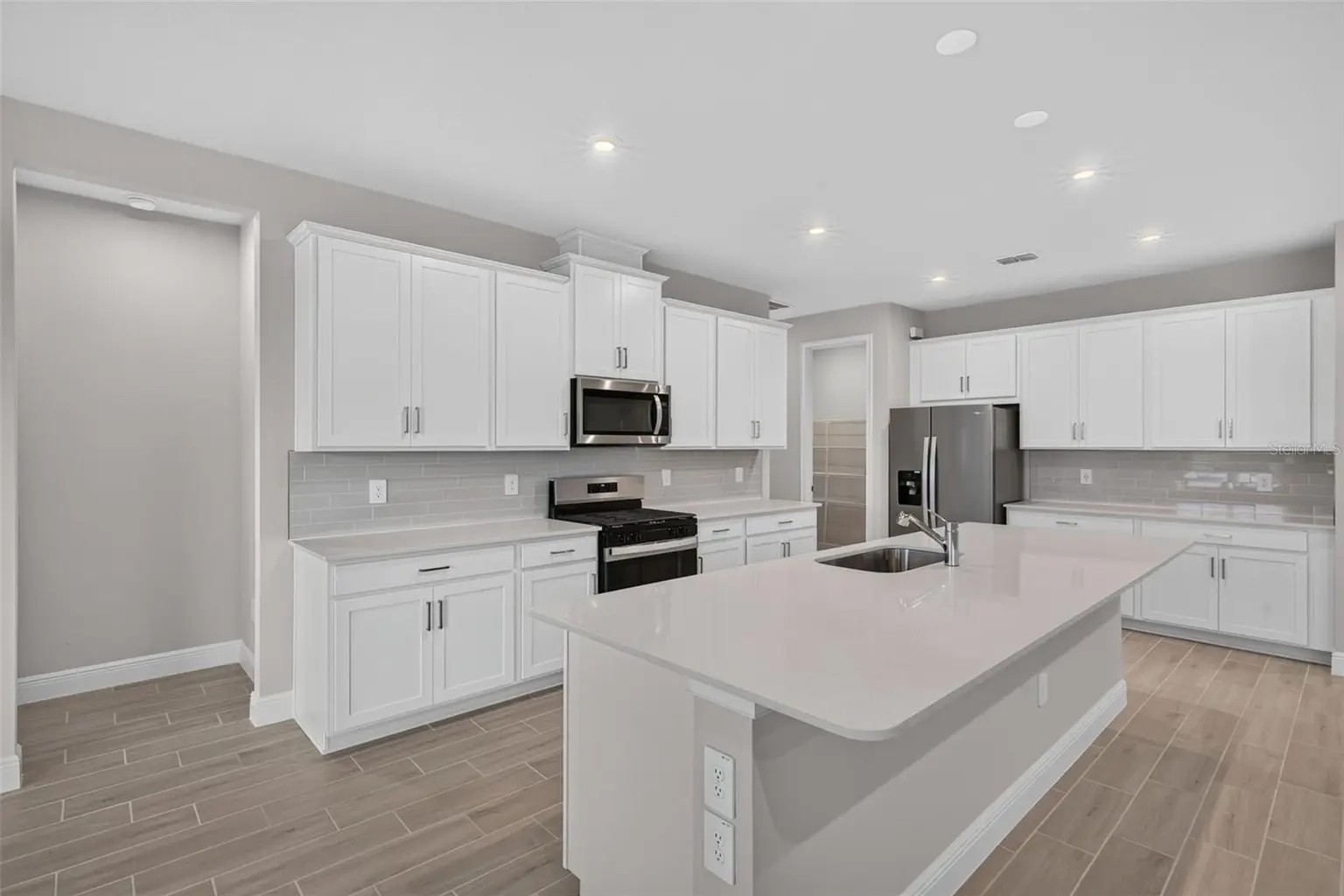 12927 PIERCE STREET, PARRISH, FL, photo 9 of 47