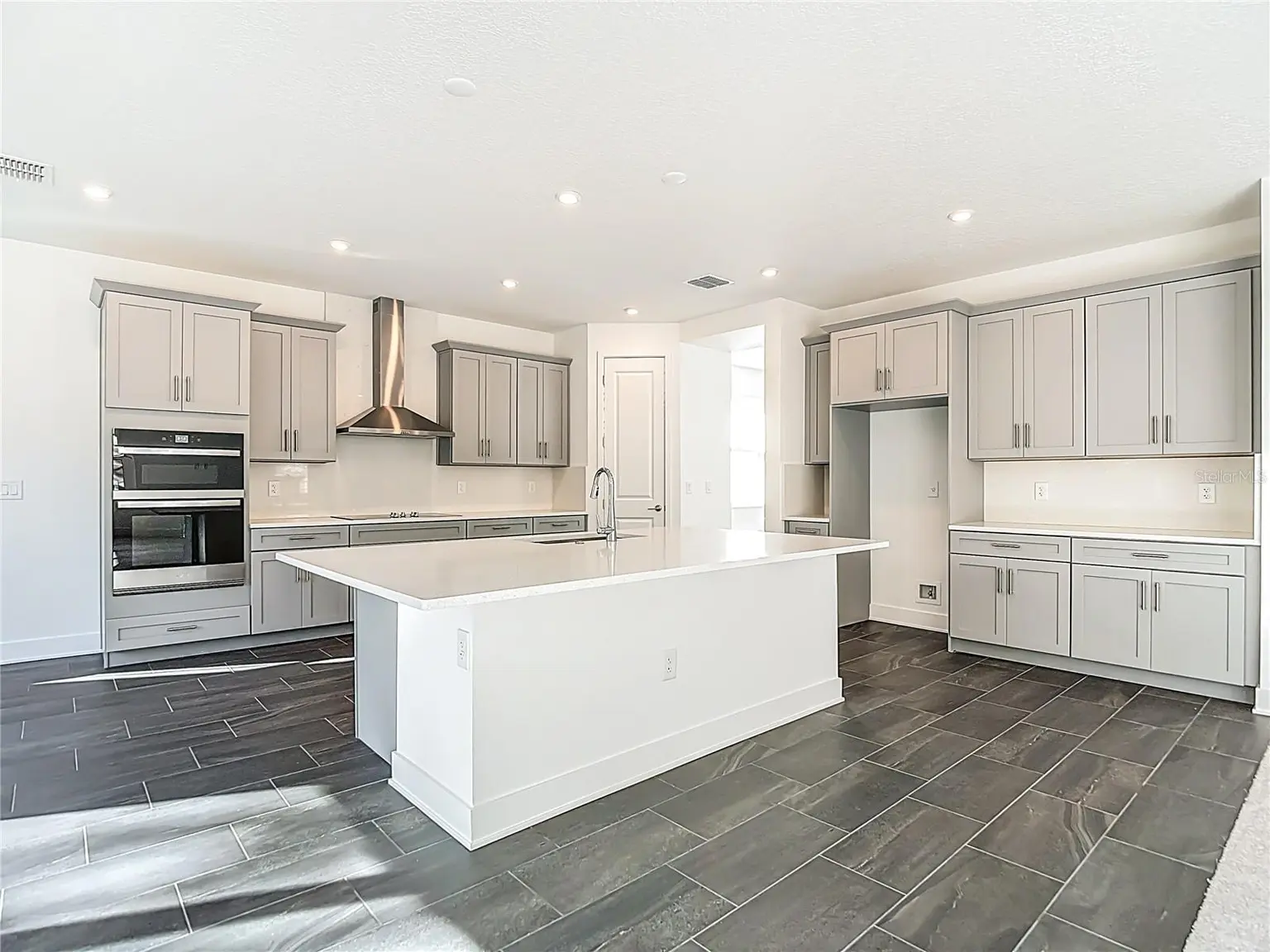410 S WEST SHORE BOULEVARD, TAMPA, FL, photo 28 of 93