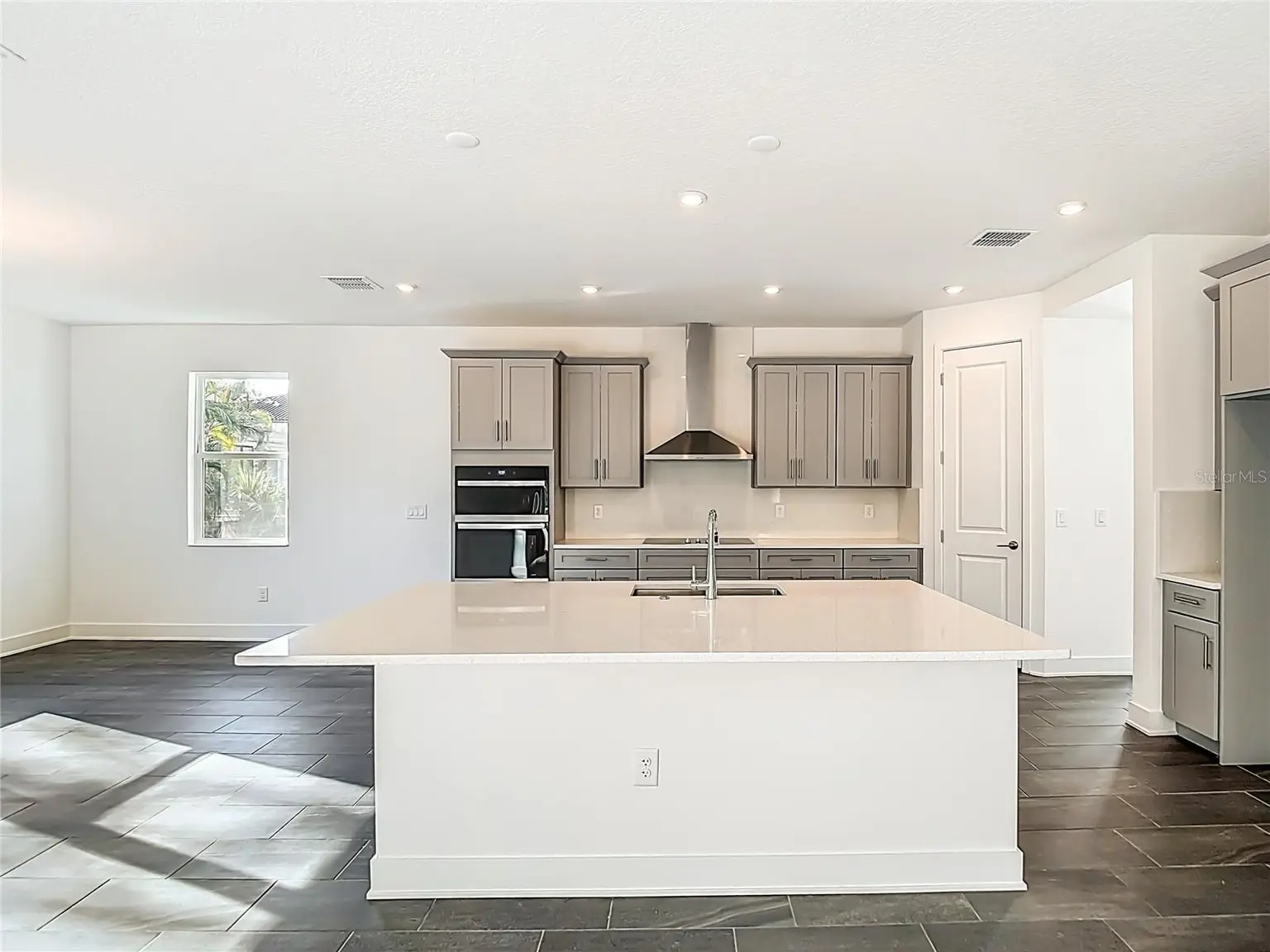 410 S WEST SHORE BOULEVARD, TAMPA, FL, photo 29 of 93