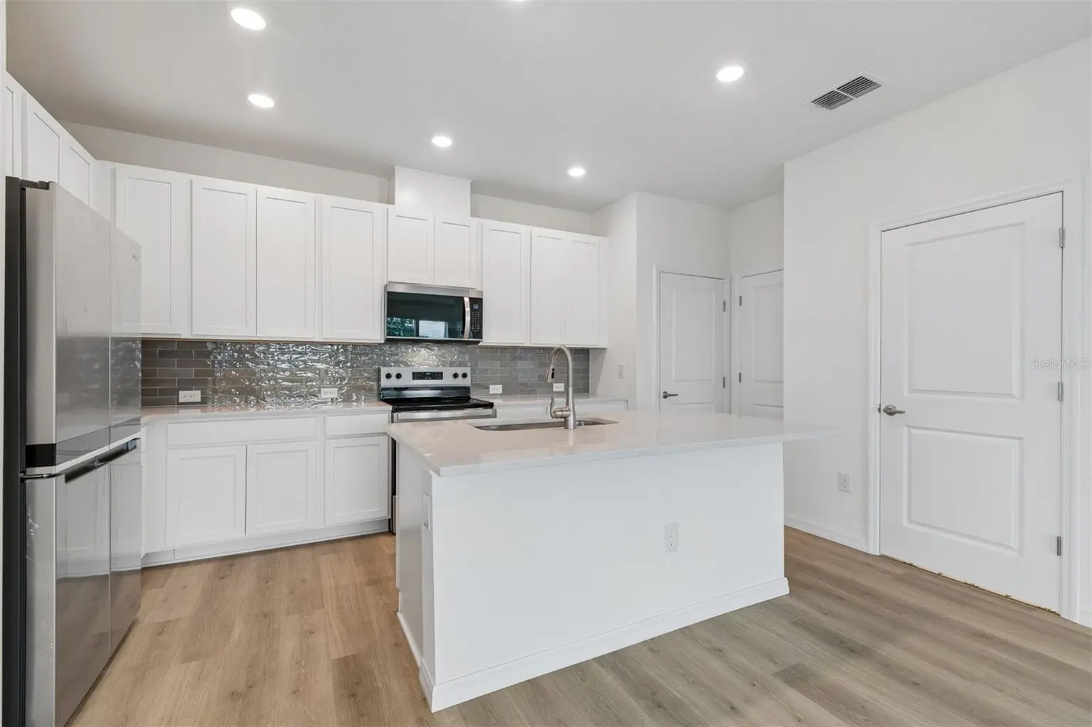 6341 JENSEN VIEW AVENUE, APOLLO BEACH, FL, photo 3 of 31