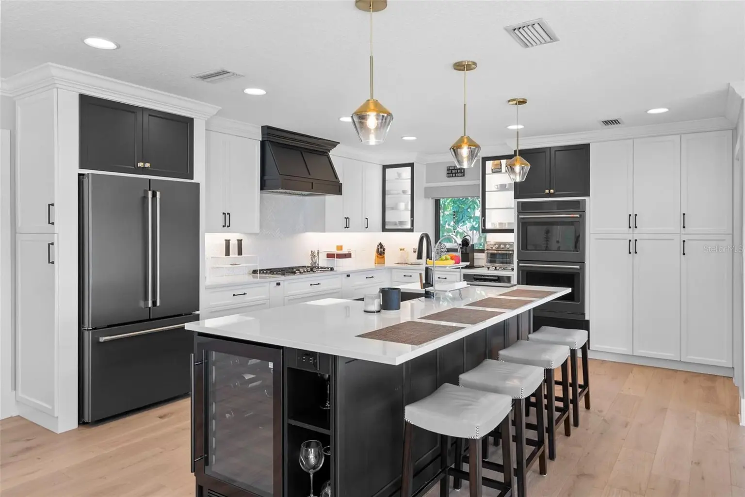 4926 W MELROSE AVENUE N, TAMPA, FL, photo 6 of 39