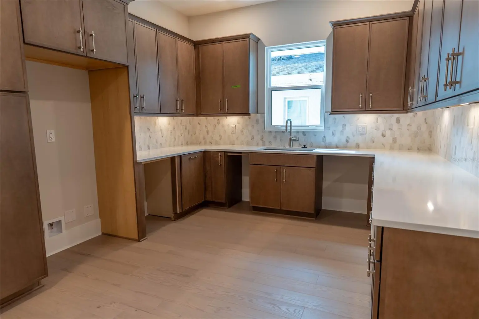 4906 W ESTRELLA STREET, TAMPA, FL, photo 10 of 27