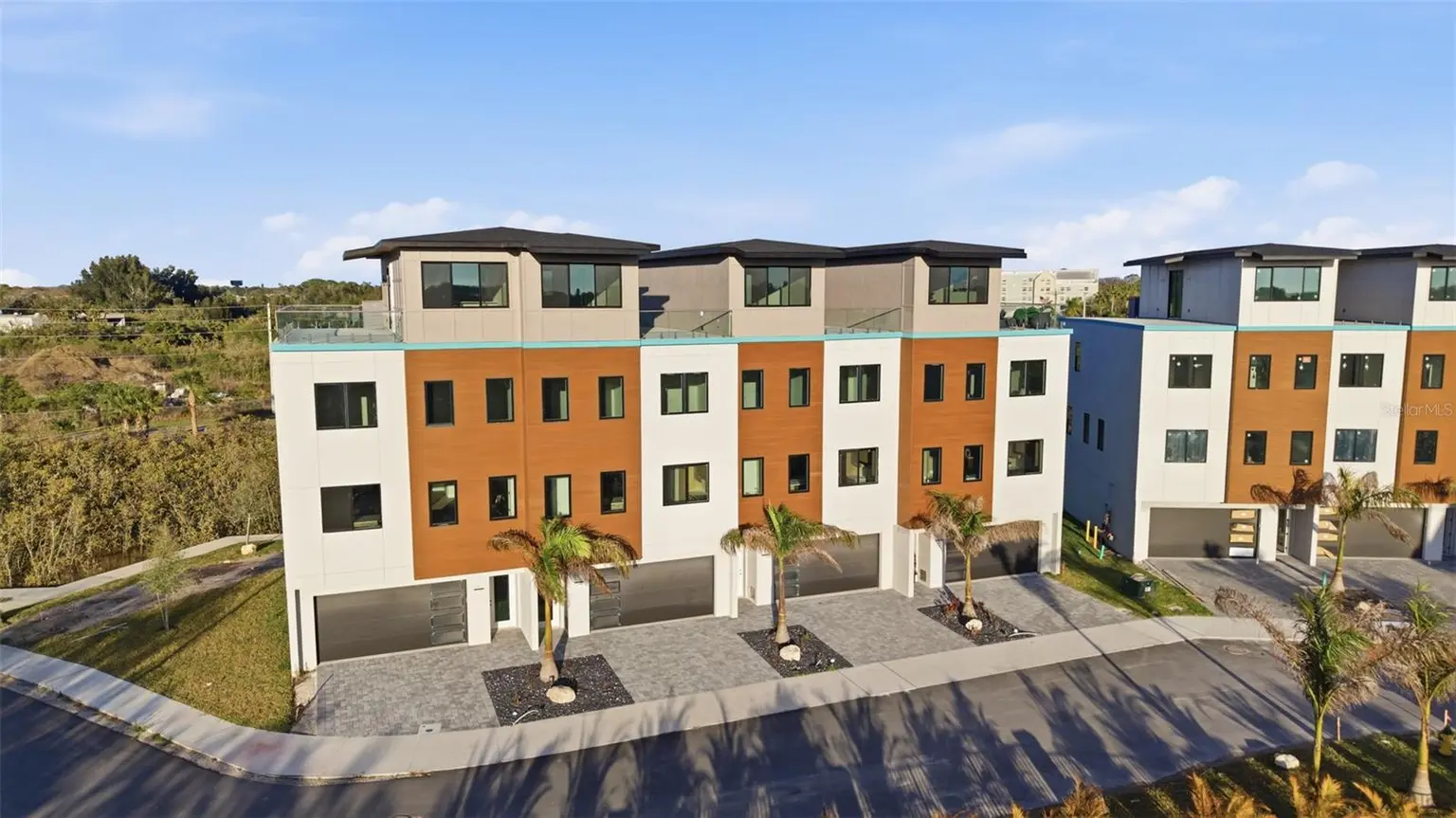 Aqua Reserve Townhomes home, photo 4 of 8