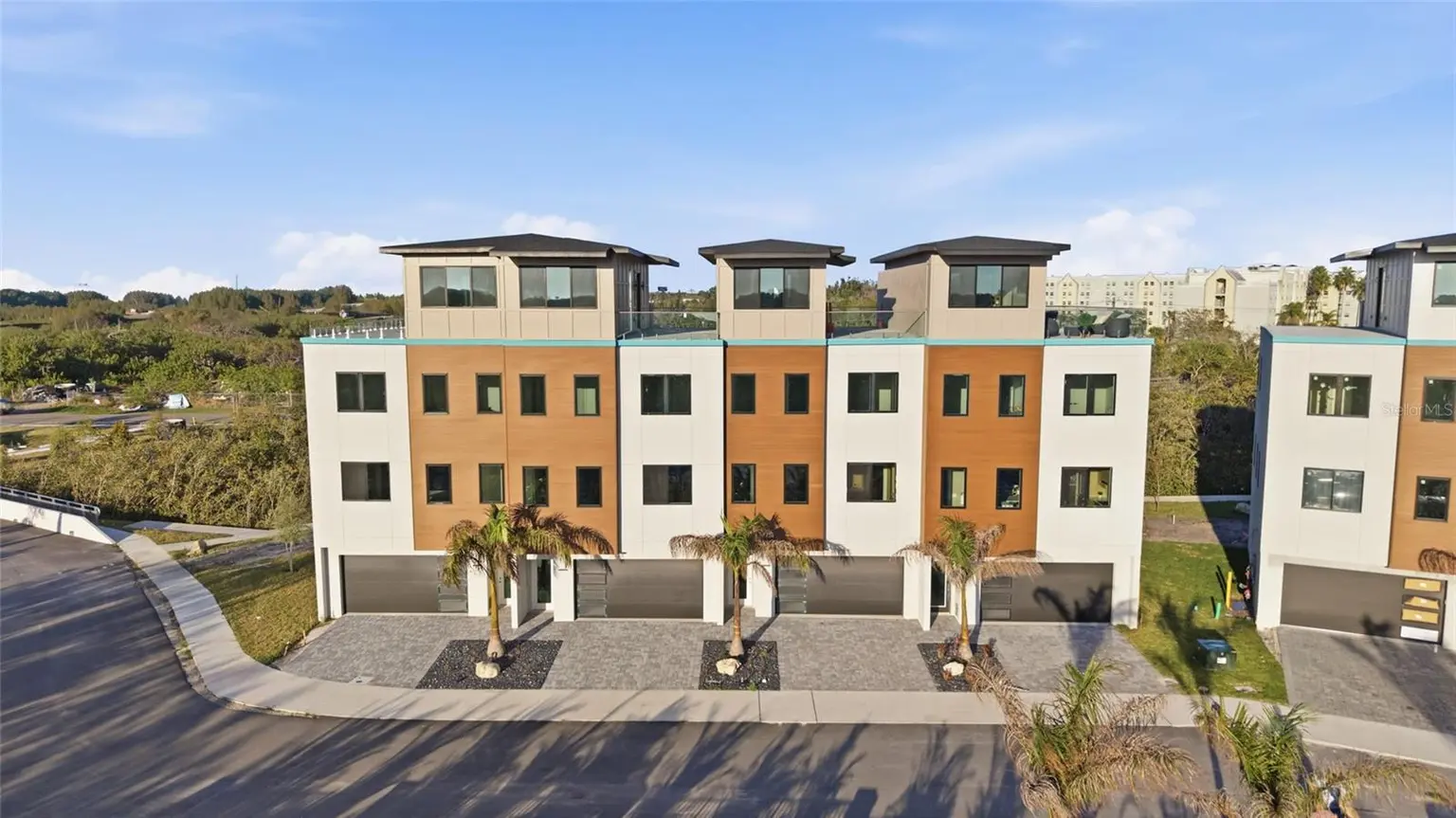 Aqua Reserve Townhomes home, photo 6 of 8