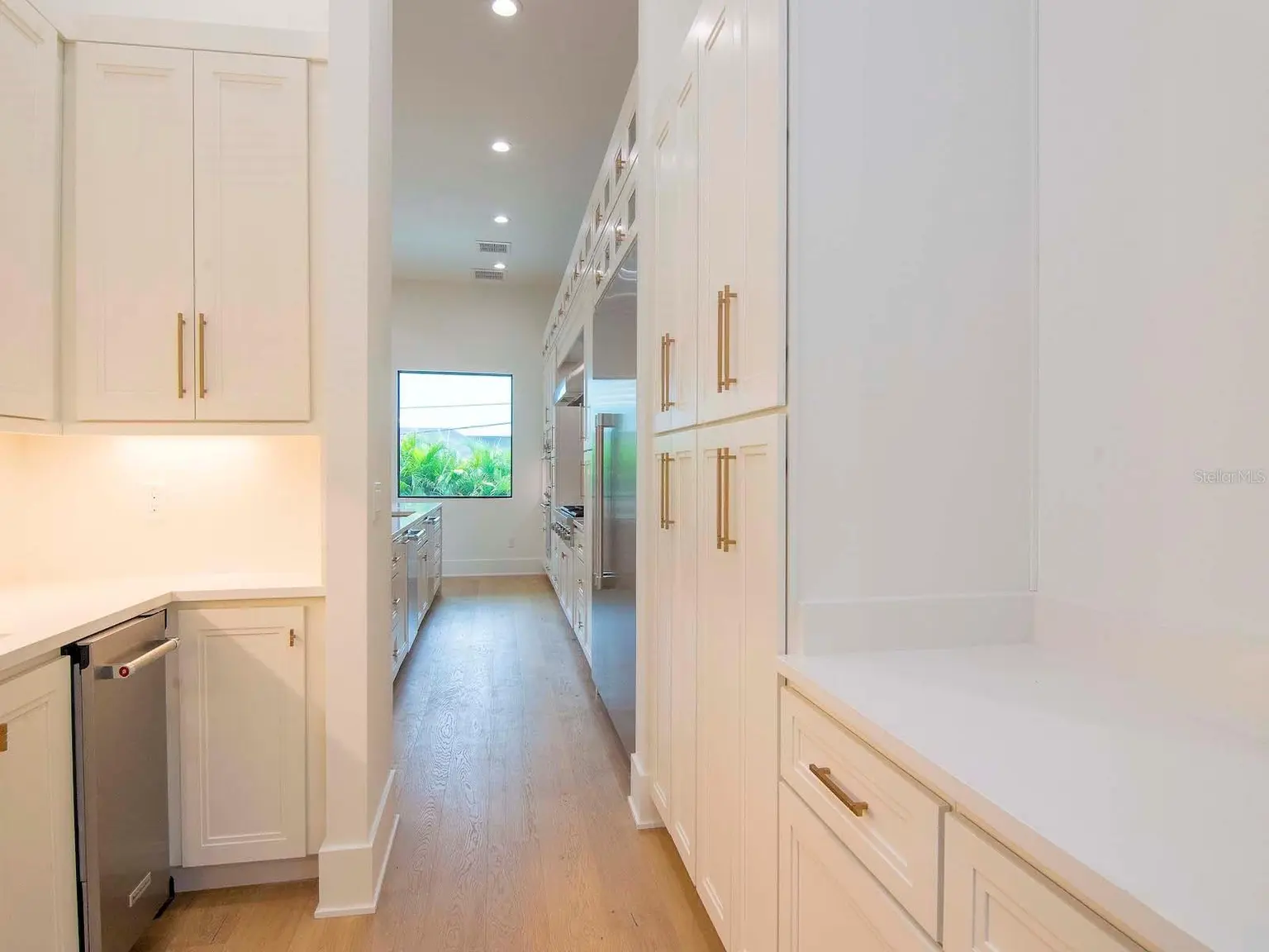 654 GENEVA PLACE, TAMPA, FL, photo 8 of 55