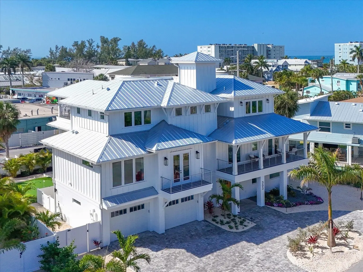 Holmes Beach home, photo 6 of 8