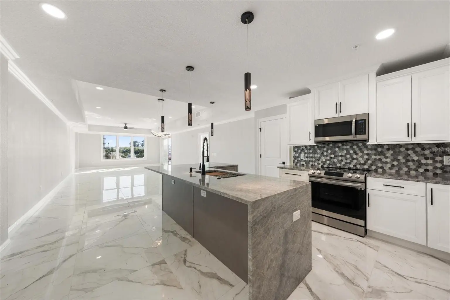 211 DOLPHIN POINT #203, CLEARWATER, FL, photo 5 of 36