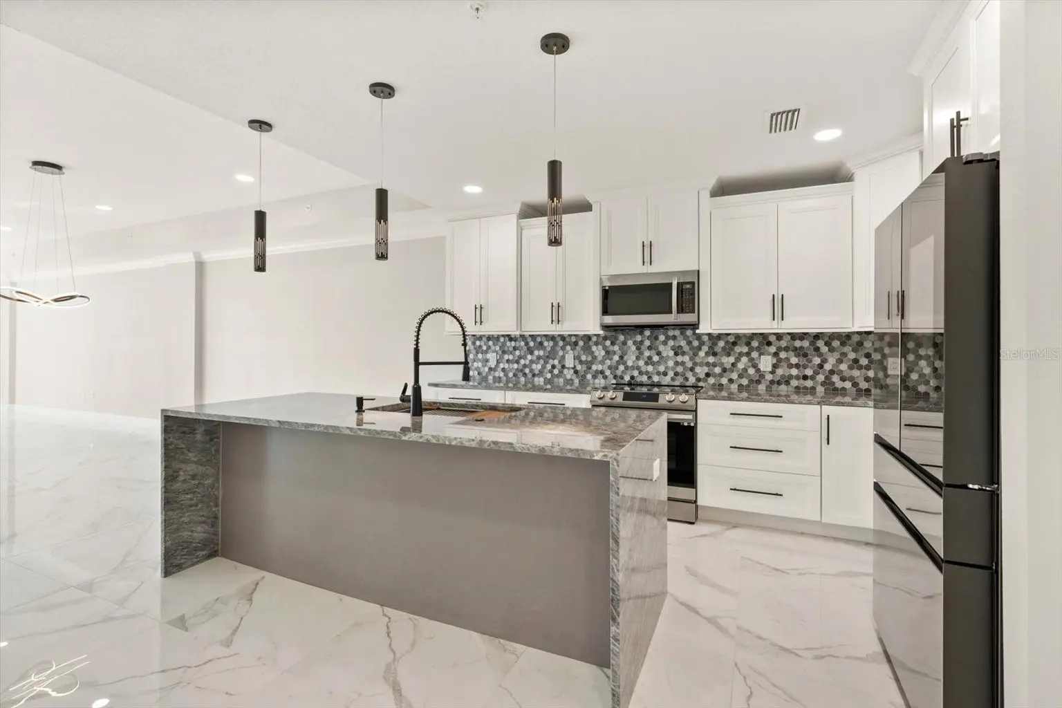 211 DOLPHIN POINT #401, CLEARWATER BEACH, FL, photo 5 of 41