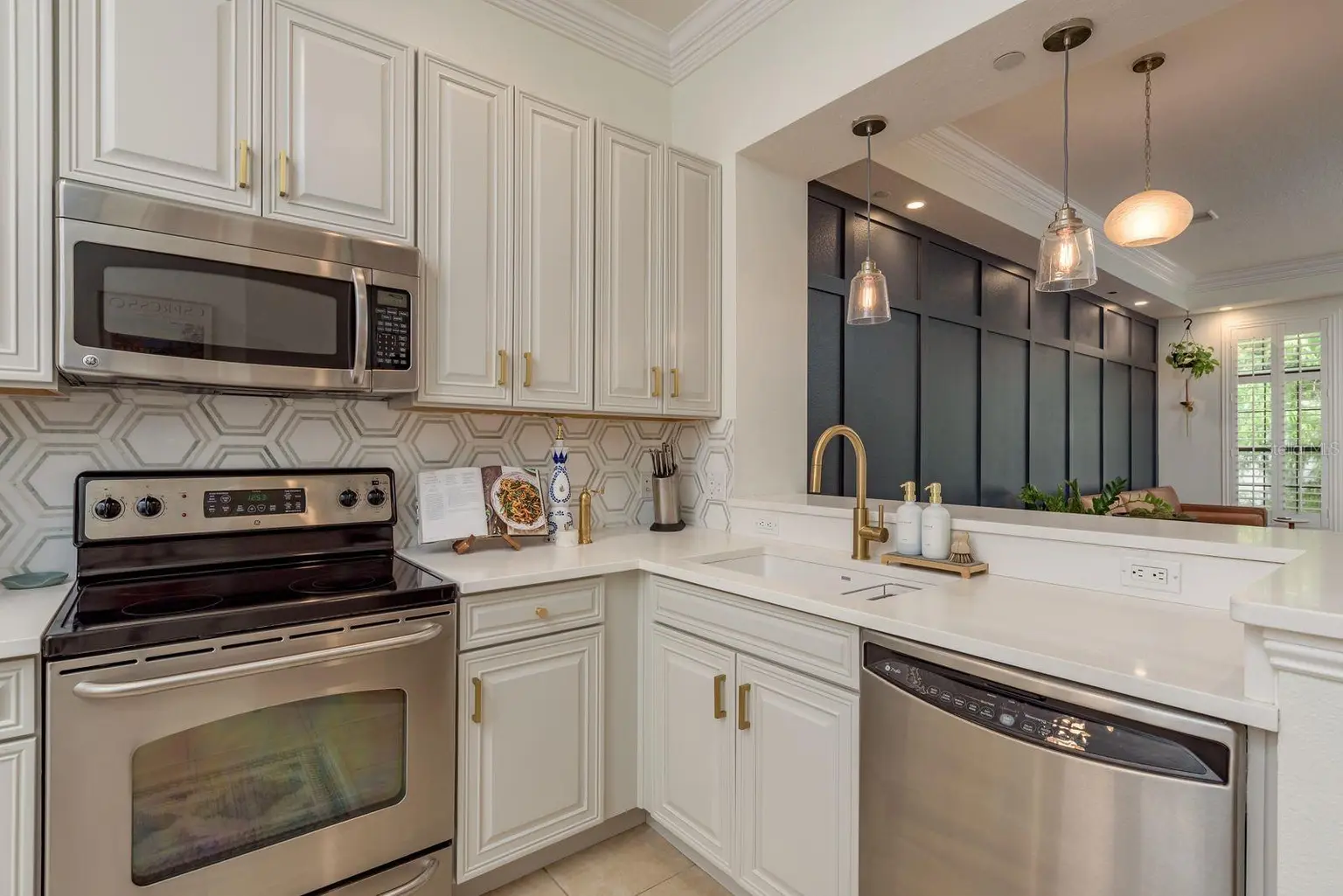 2221 SOHO BAY COURT, TAMPA, FL, photo 9 of 30