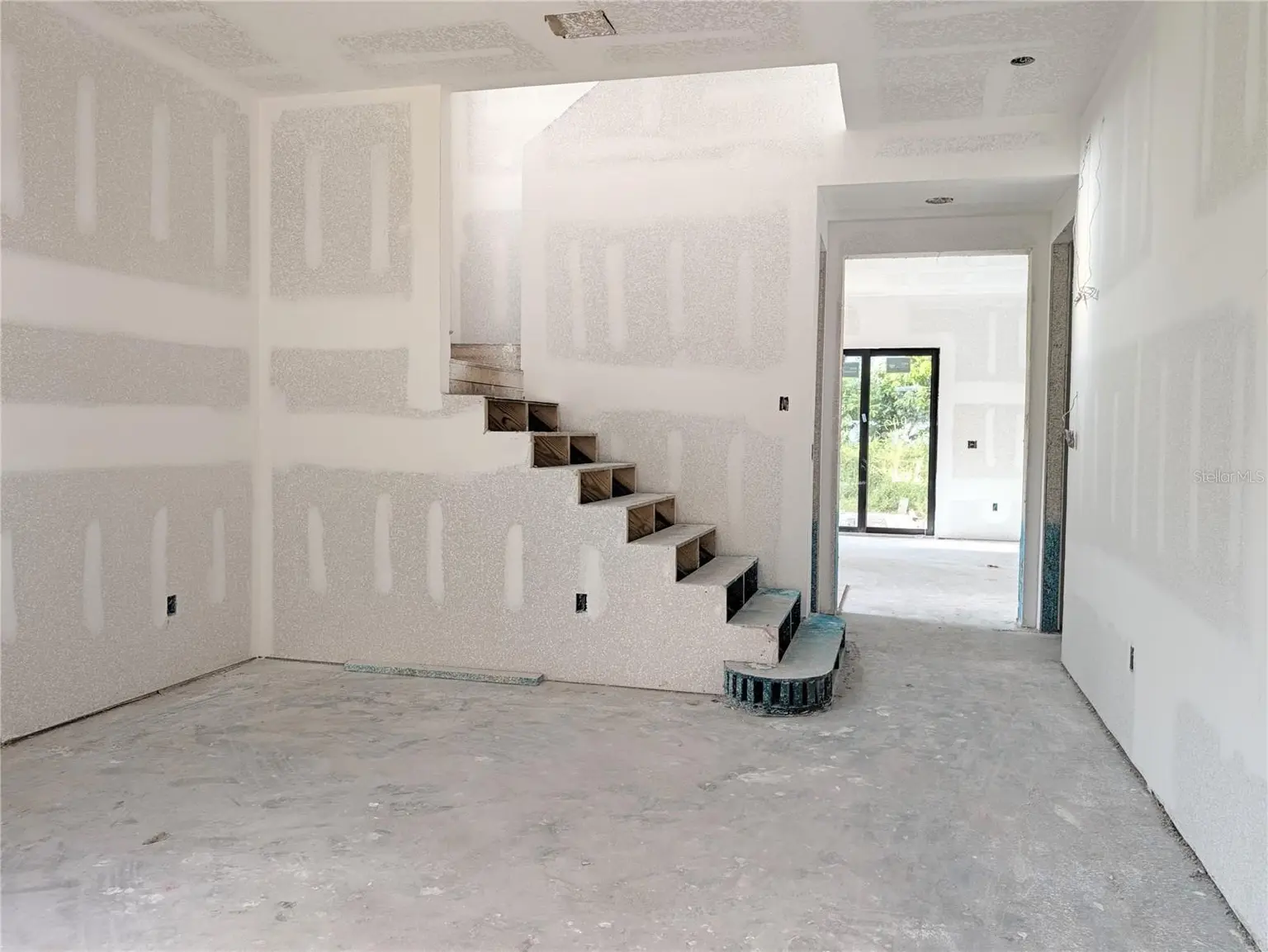 905 W PLYMOUTH STREET, TAMPA, FL, photo 28 of 35