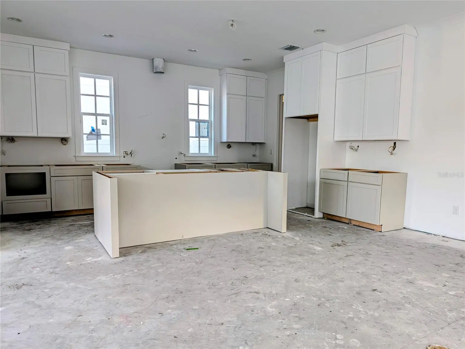 905 W PLYMOUTH STREET, TAMPA, FL, photo 33 of 35