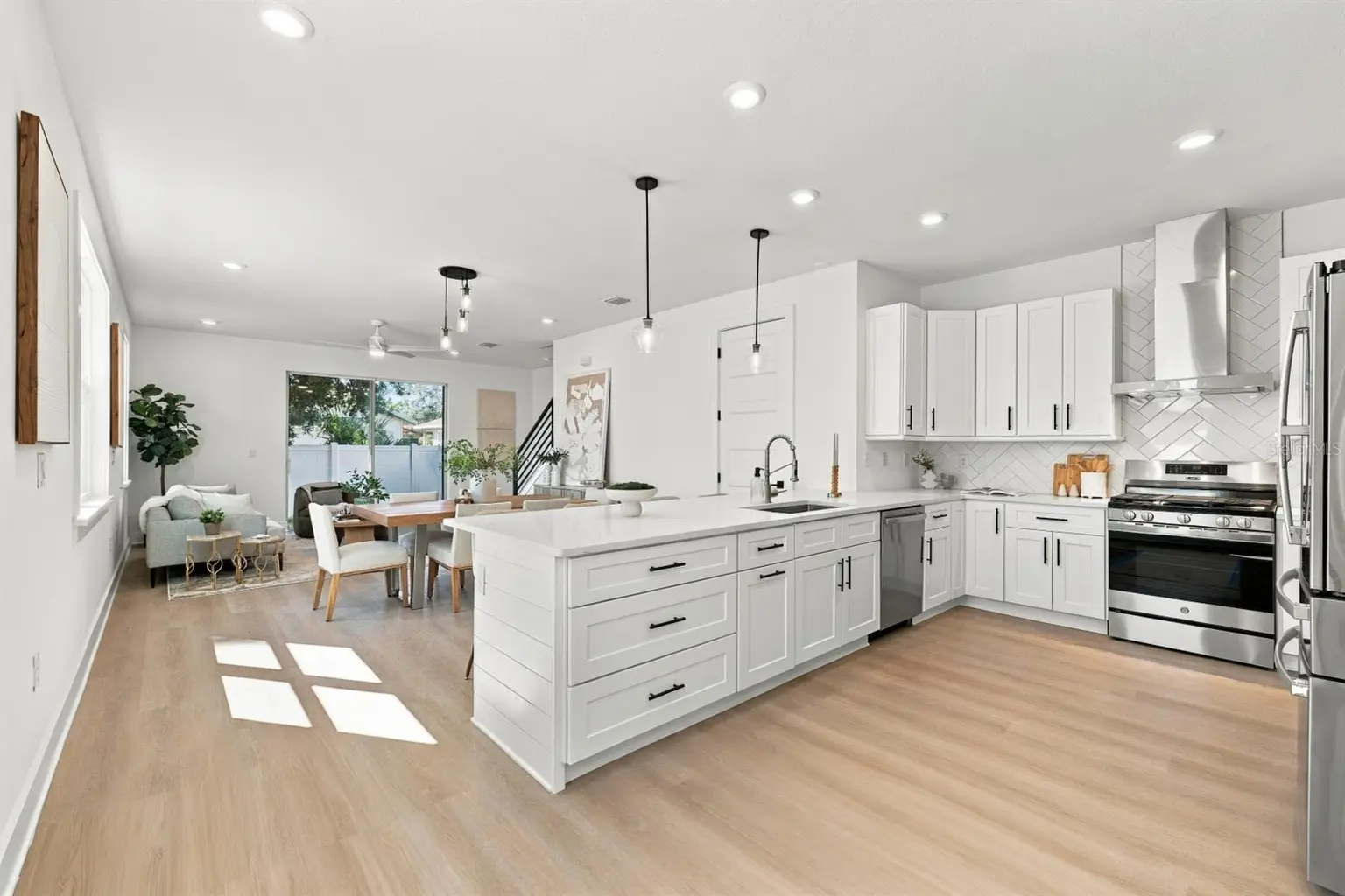 Terra Nova home, photo 4 of 8