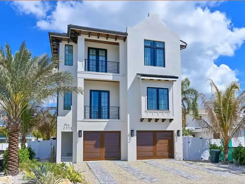 2209 AVENUE B, BRADENTON BEACH, FL