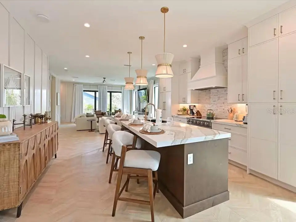 2209 AVENUE B, BRADENTON BEACH, FL, photo 9 of 43