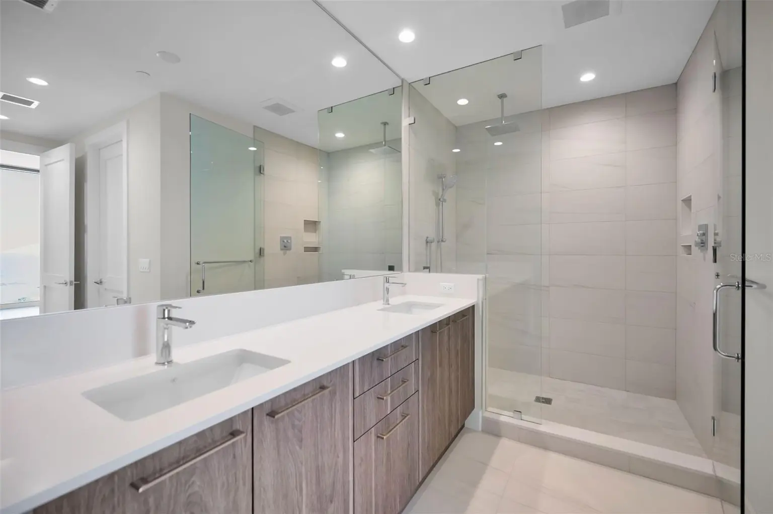 275 1ST AVENUE S #3503, ST PETERSBURG, FL, photo 20 of 56