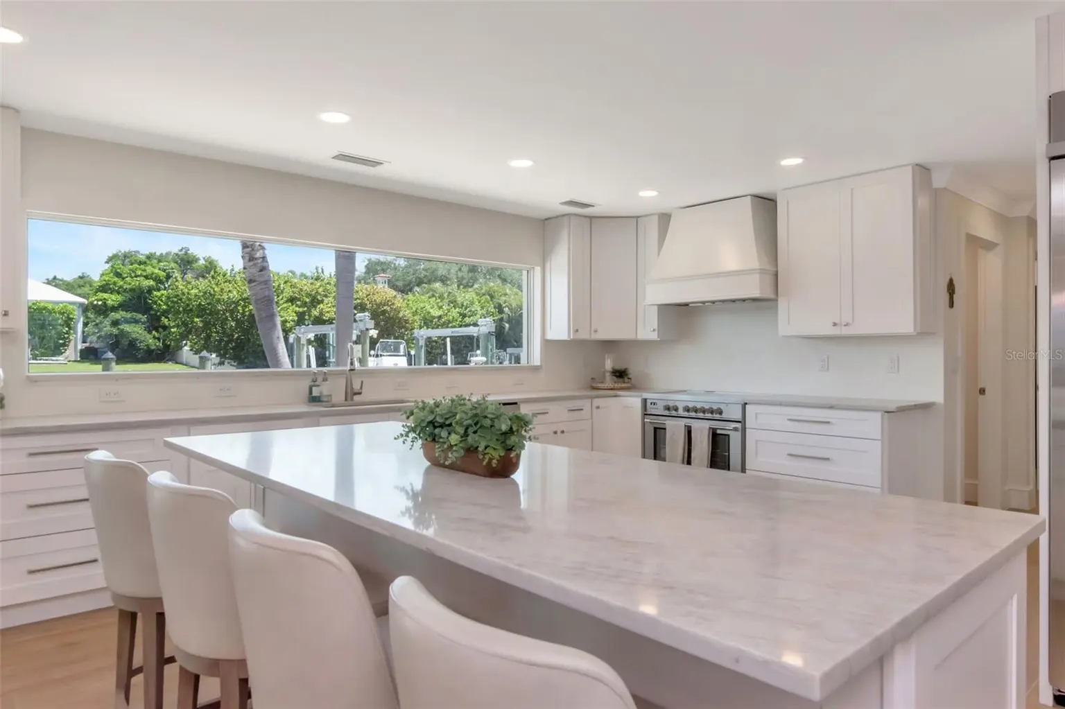 4927 W MELROSE AVENUE N, TAMPA, FL, photo 10 of 70