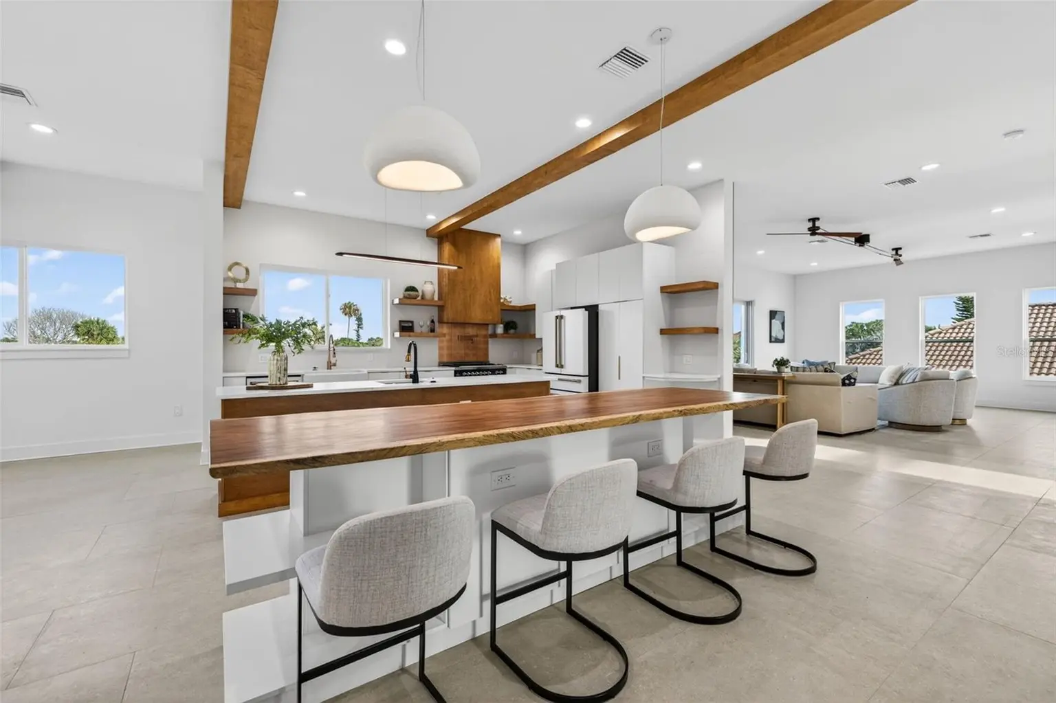 Belleair Beach Yacht Club Estates home, photo 7 of 8
