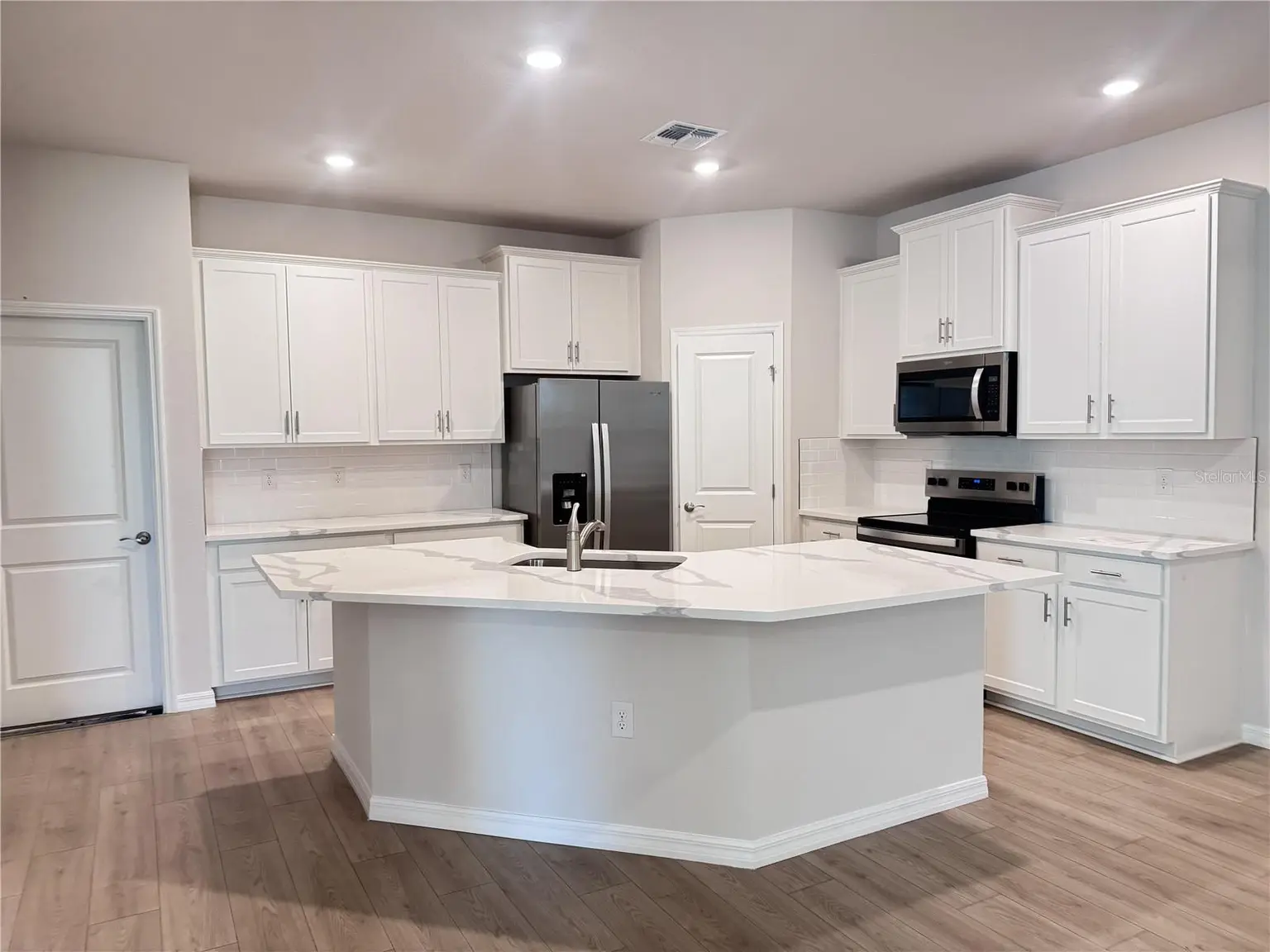 18354 TAVERNSIDE TRAIL, LAKEWOOD RANCH, FL, photo 4 of 49