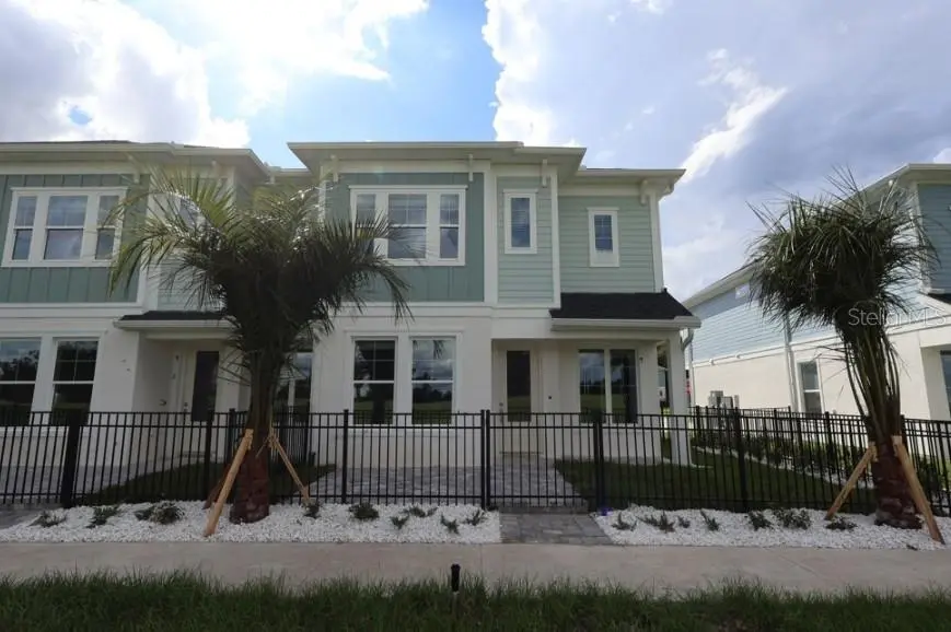Persimmon Place home, photo 2 of 8