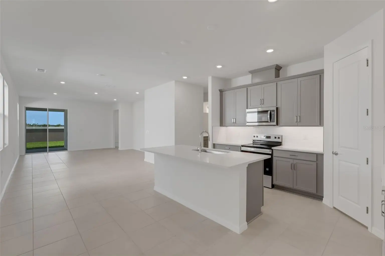 8124 SUNNY POINT TRAIL, PARRISH, FL, photo 10 of 36