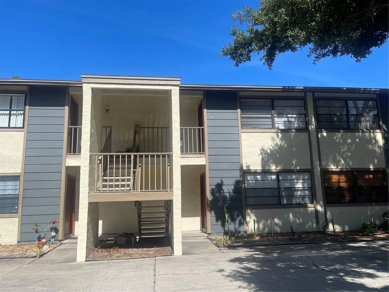 4809 S MOUND AVENUE #202, TAMPA, FL