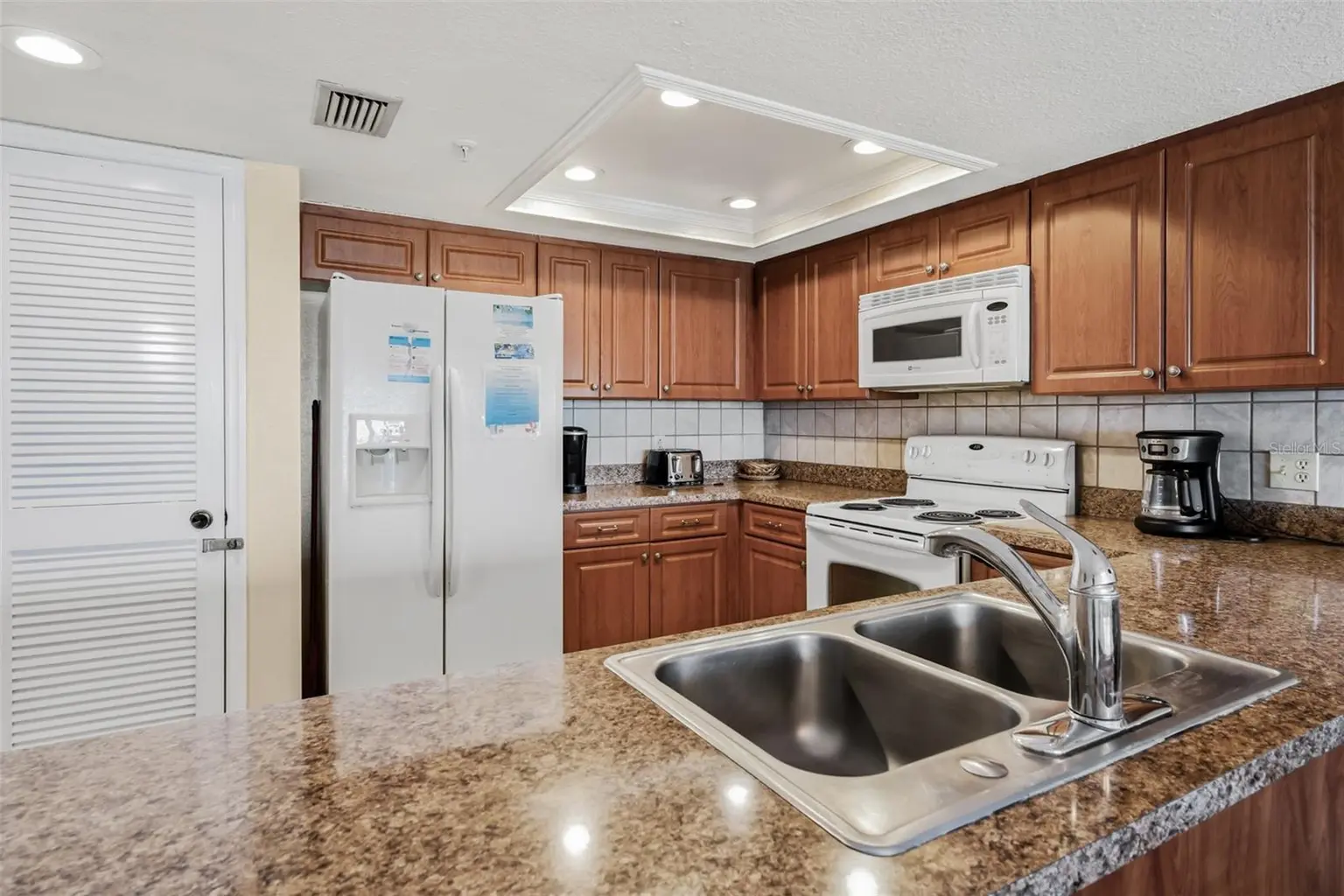 17200 GULF BOULEVARD #202, NORTH REDINGTON BEACH, FL, photo 18 of 41