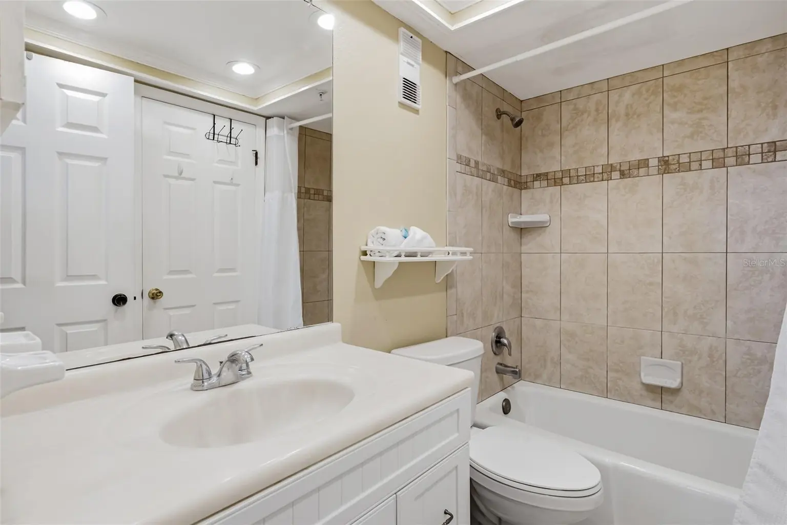 17200 GULF BOULEVARD #202, NORTH REDINGTON BEACH, FL, photo 22 of 41