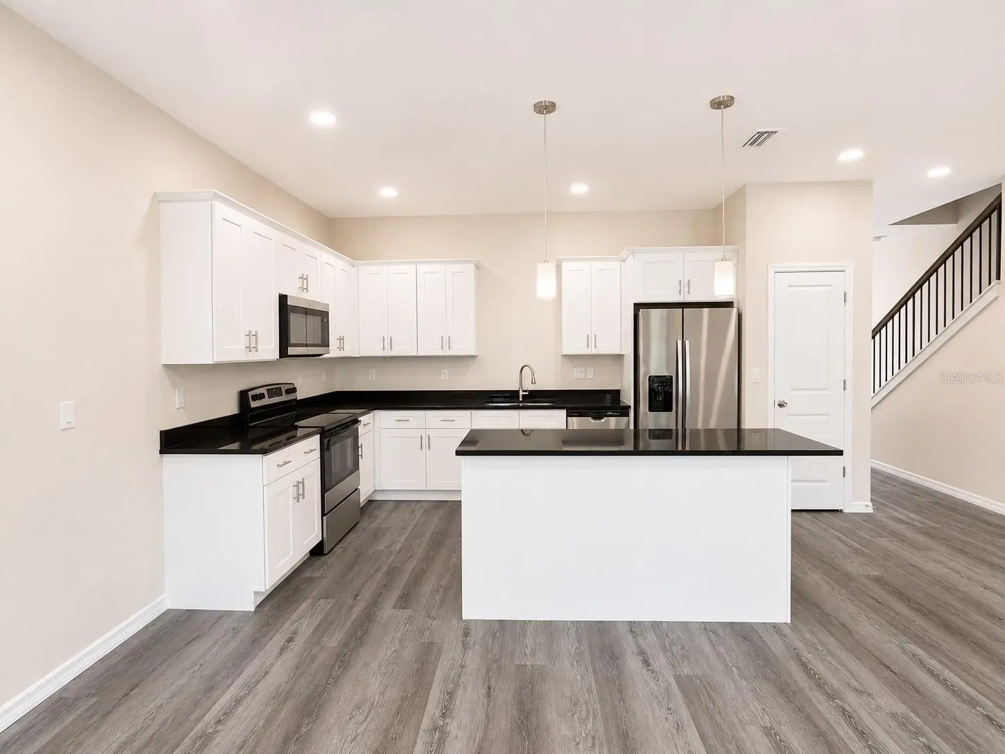 4347 CAMBIO GARDENS COURT, TAMPA, FL, photo 10 of 38
