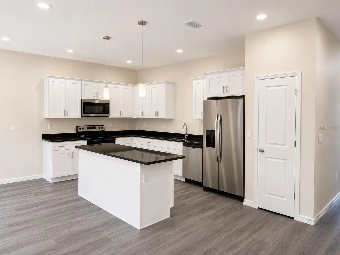 4347 CAMBIO GARDENS COURT, TAMPA, FL, photo 12 of 38