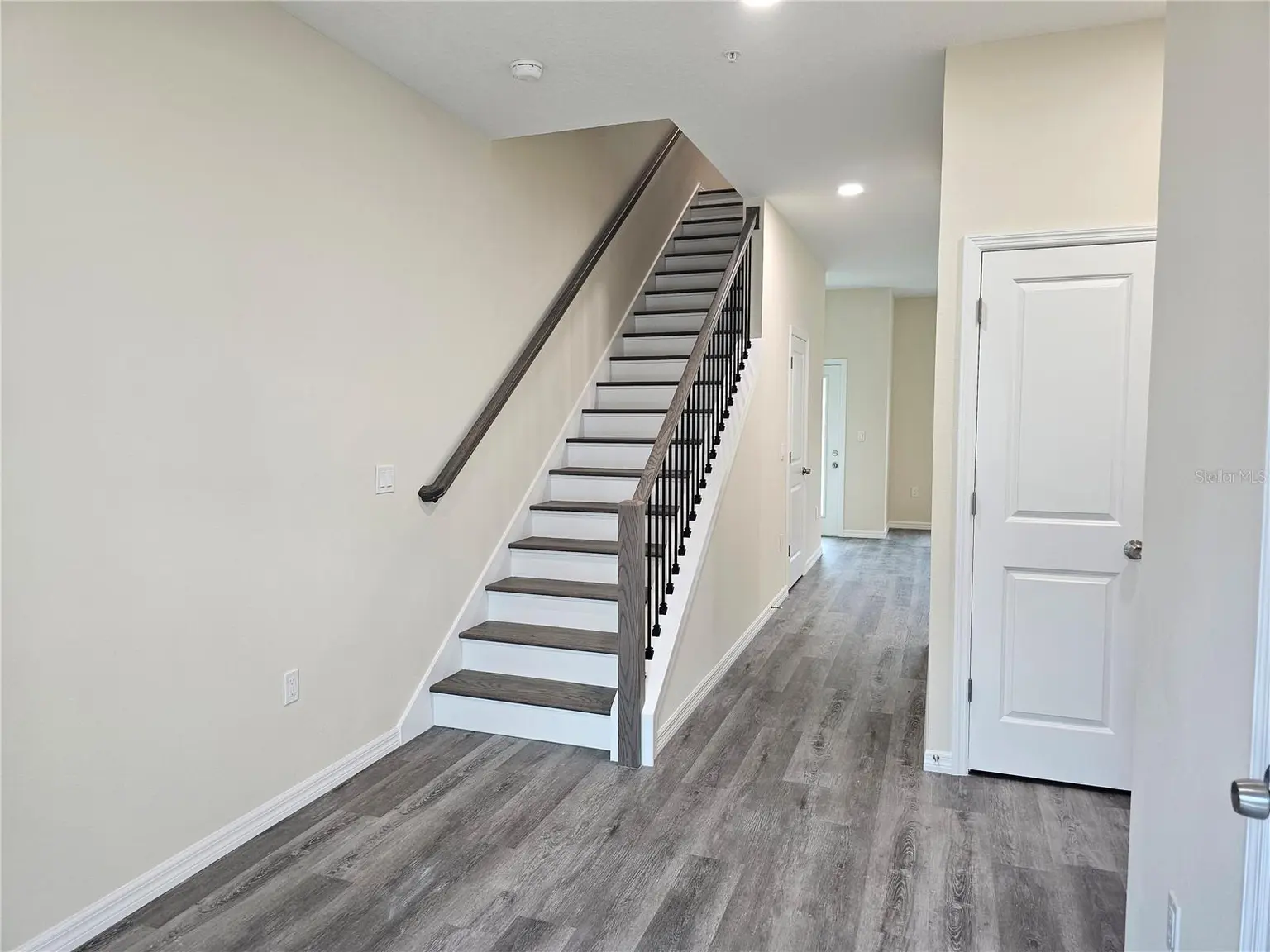 4371 CAMBIO GARDENS COURT, TAMPA, FL, photo 3 of 9