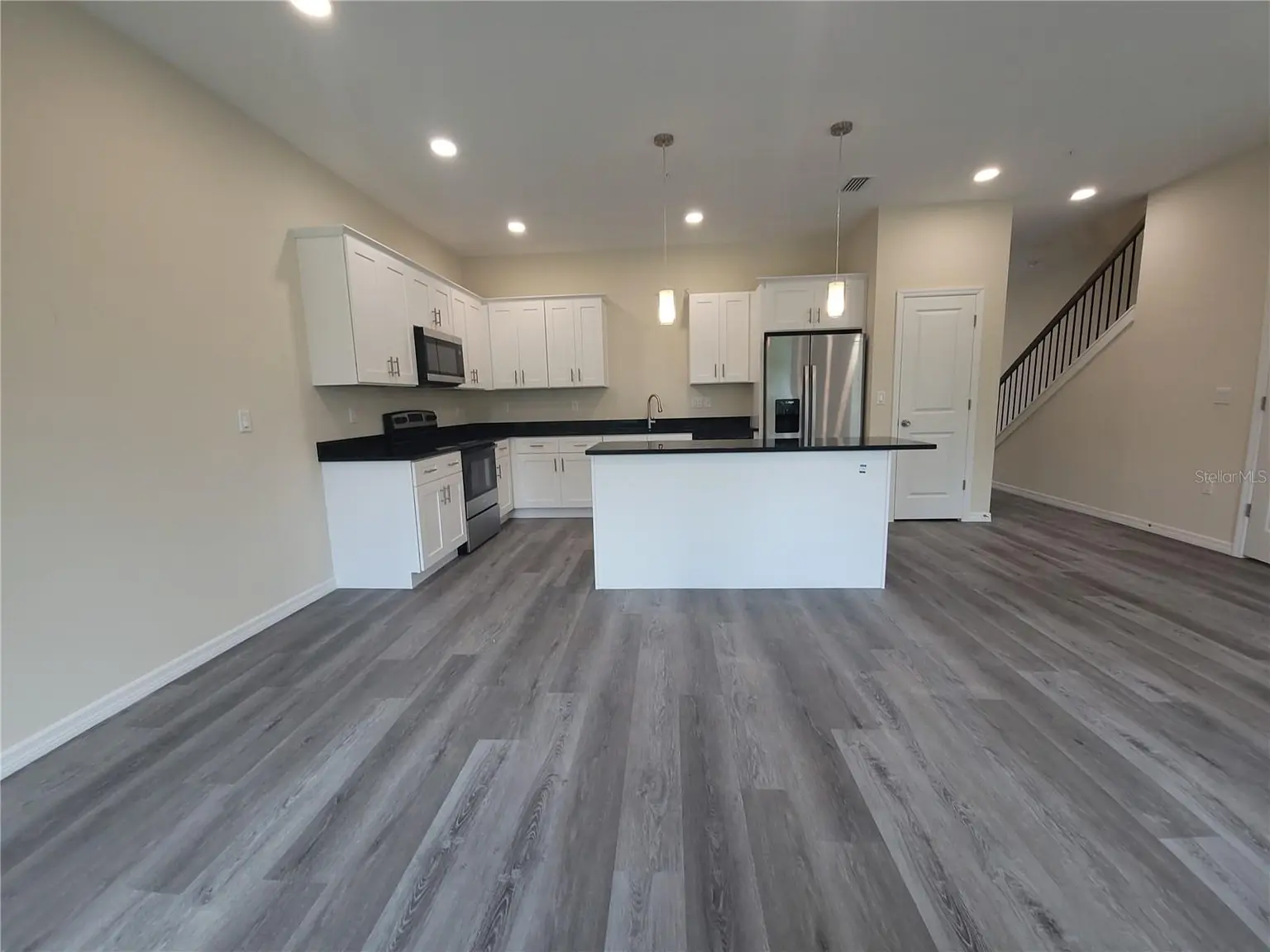 4351 CAMBIO GARDENS COURT, TAMPA, FL, photo 3 of 11
