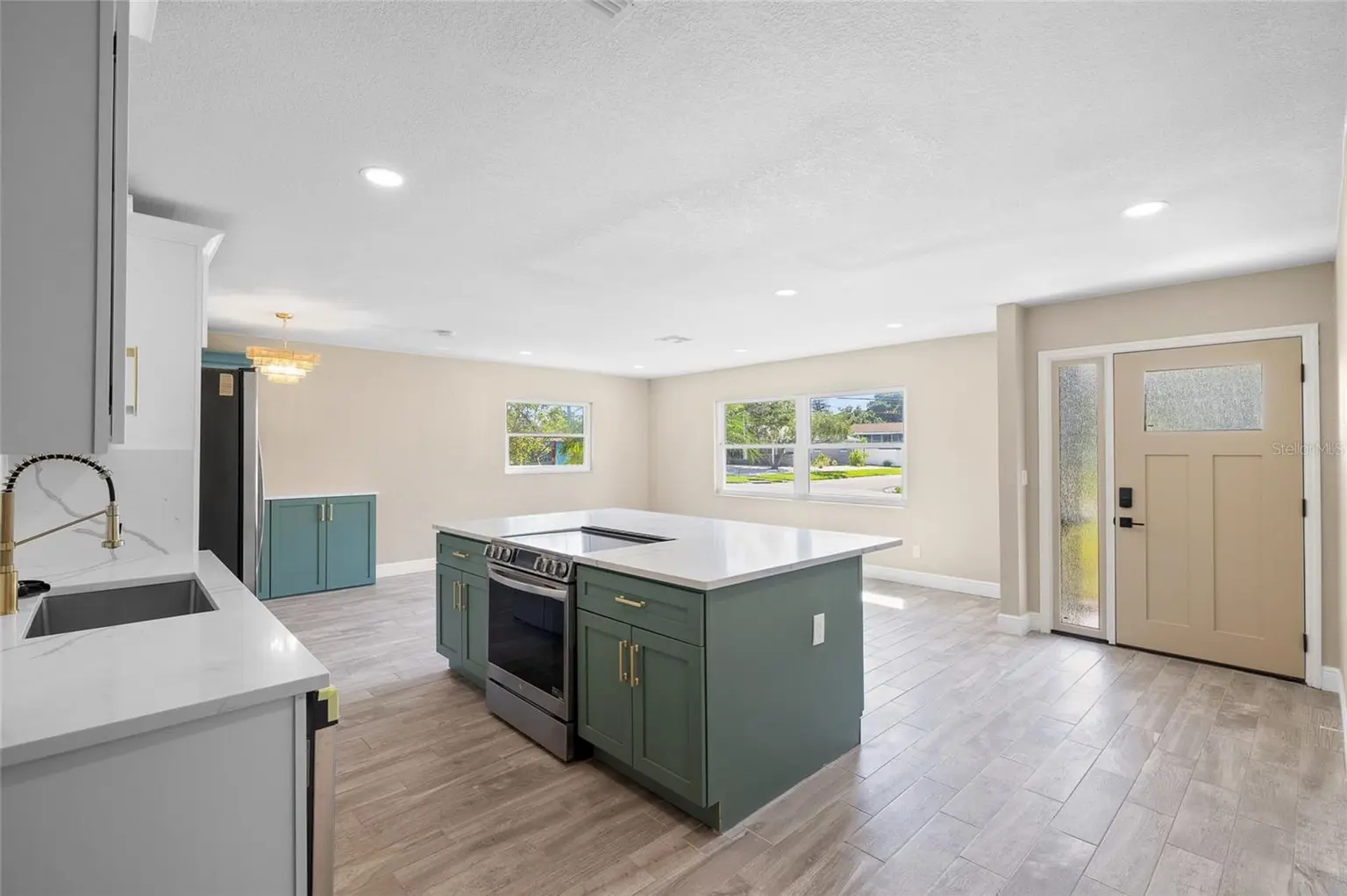 5901 DENVER STREET NE, ST PETERSBURG, FL, photo 5 of 42