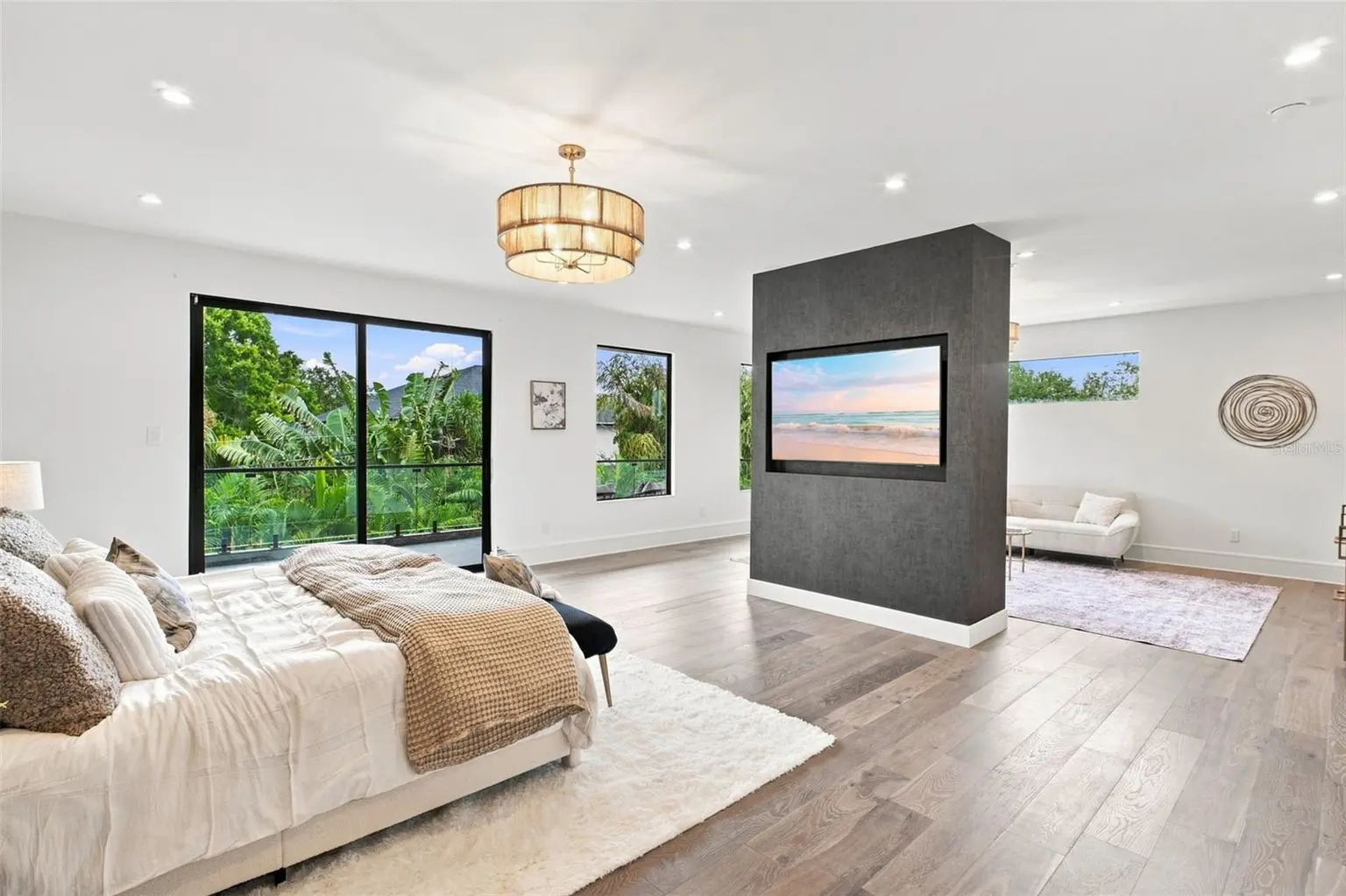 1076 SNELL ISLE BOULEVARD NE, ST PETERSBURG, FL, photo 5 of 52