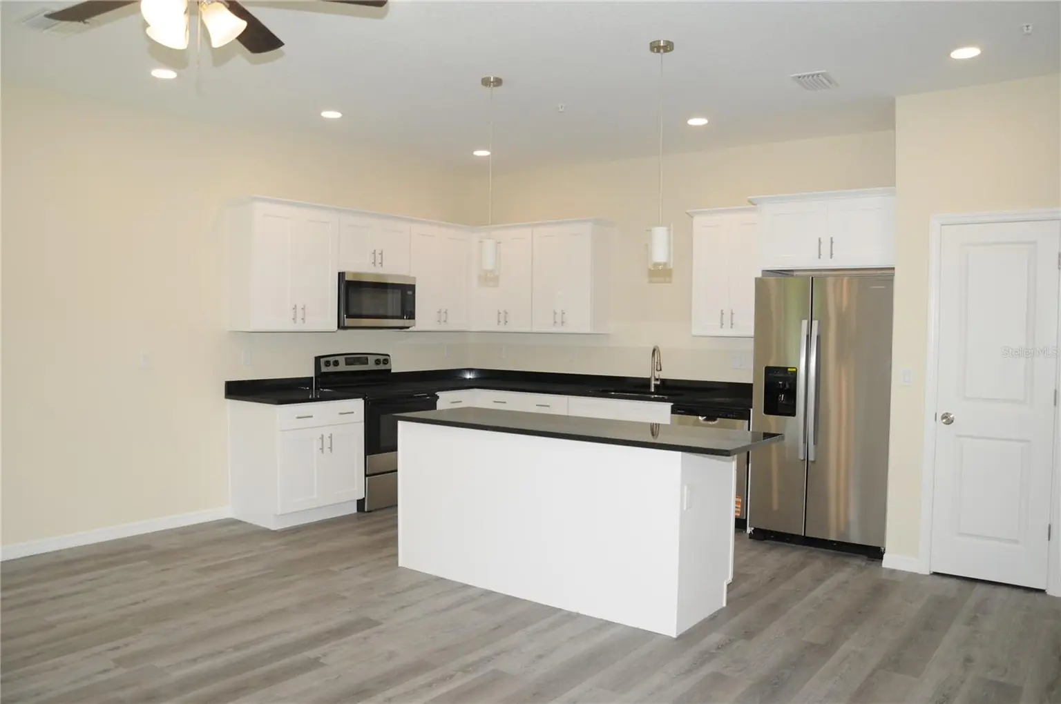 4343 CAMBIO GARDENS COURT, TAMPA, FL, photo 8 of 34