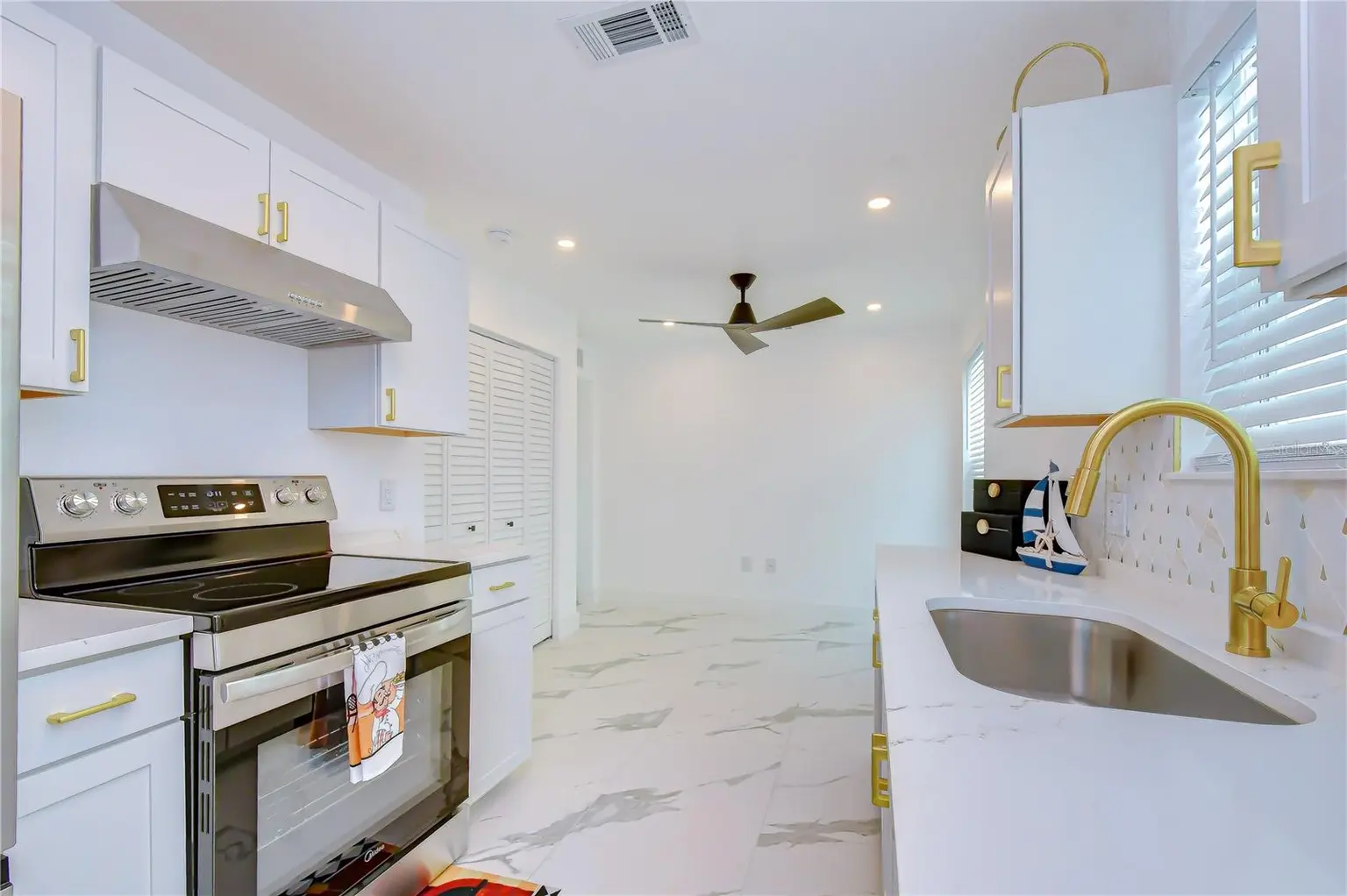 214 8TH AVENUE DRIVE W, BRADENTON, FL, photo 10 of 25