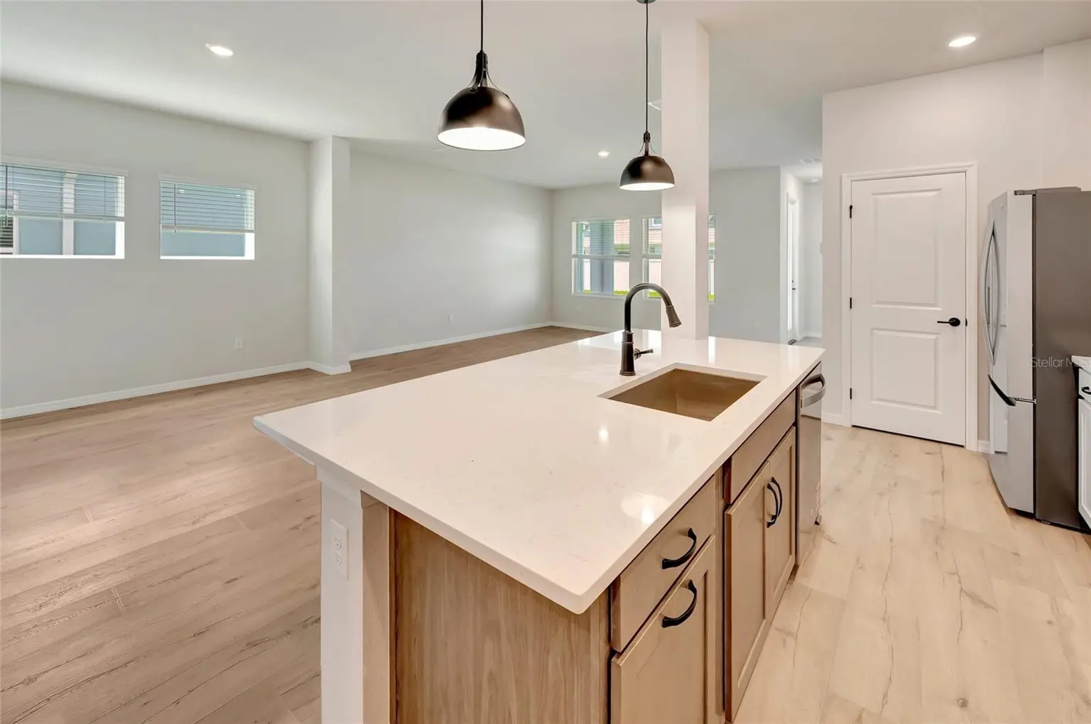 630 KINGSWOOD COURT, BRADENTON, FL, photo 4 of 33