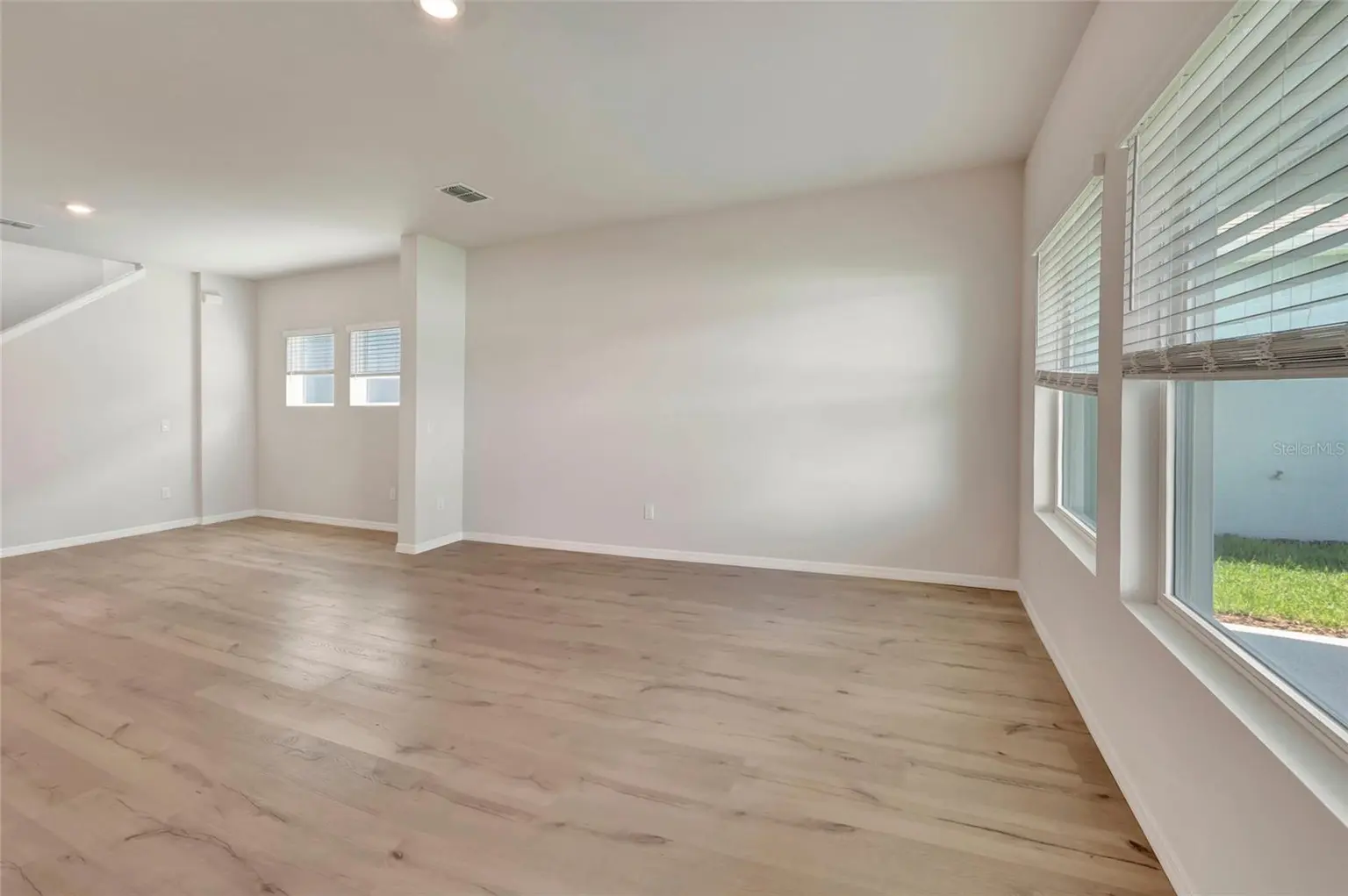 630 KINGSWOOD COURT, BRADENTON, FL, photo 9 of 33
