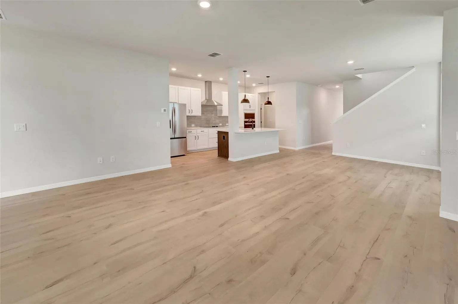 630 KINGSWOOD COURT, BRADENTON, FL, photo 10 of 33